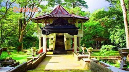 12. Menikmati Keindahan Taman Sari yang Kental dengan Budaya Palembang