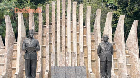 9. Sejarah Kerajaan Islam di Monumen Soekarno Demak