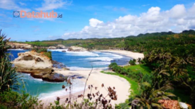 Pesona Tempat Wisata Pantai Klayar di Pacitan