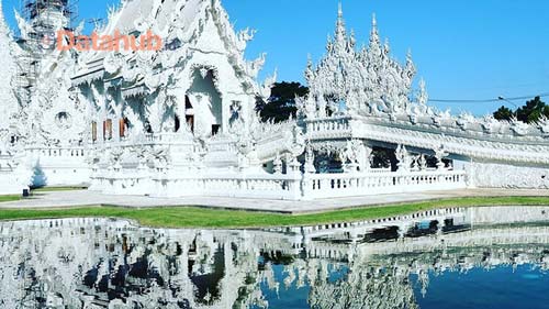 10. Mengagumi Kecantikan Kuil Wat Rong Khun di Chiang Rai